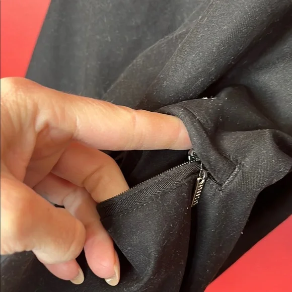 Liz Golf by Liz Claiborne Black V-Neck windbreaker Pullover Top - Picture 8 of 16